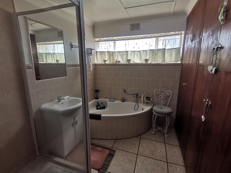 5 Bedroom Property for Sale in Senekal Free State